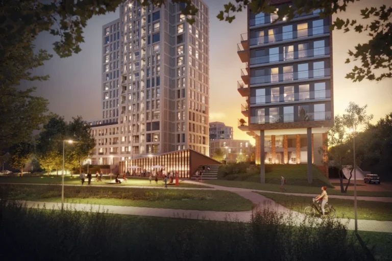 Vooraanzicht van het gebouw in de nacht